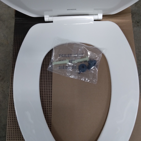 BENEKE BEMIS ELONGATED WHITE TOILET SEAT IN BOX - Picture 7 of 16